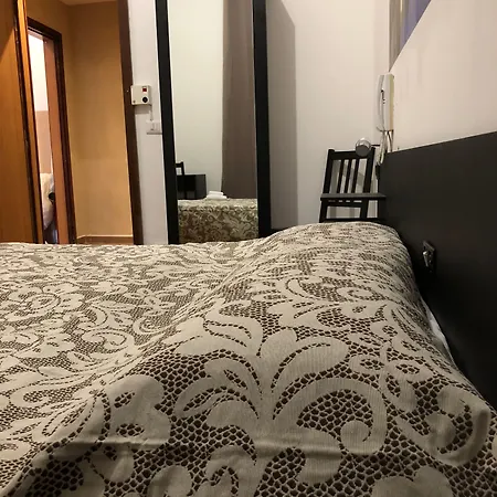 Monkey Hostel Milano Szálloda *